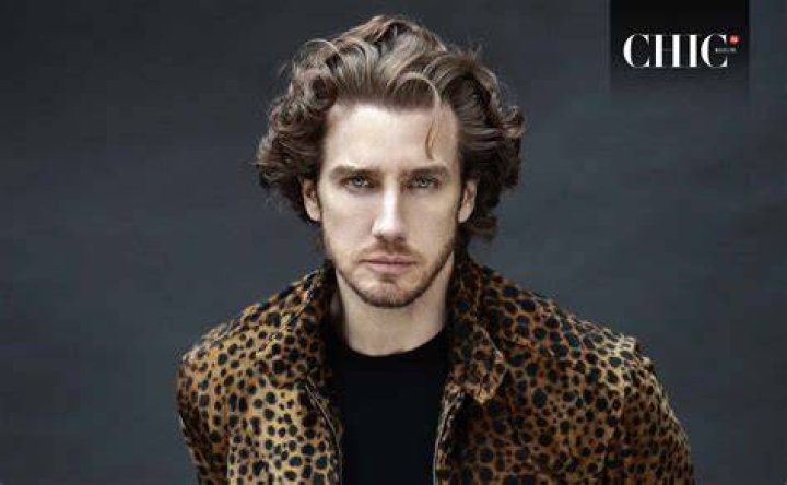 Eugenio Siller es definitivamente el rey de los SELFIES en Instagram